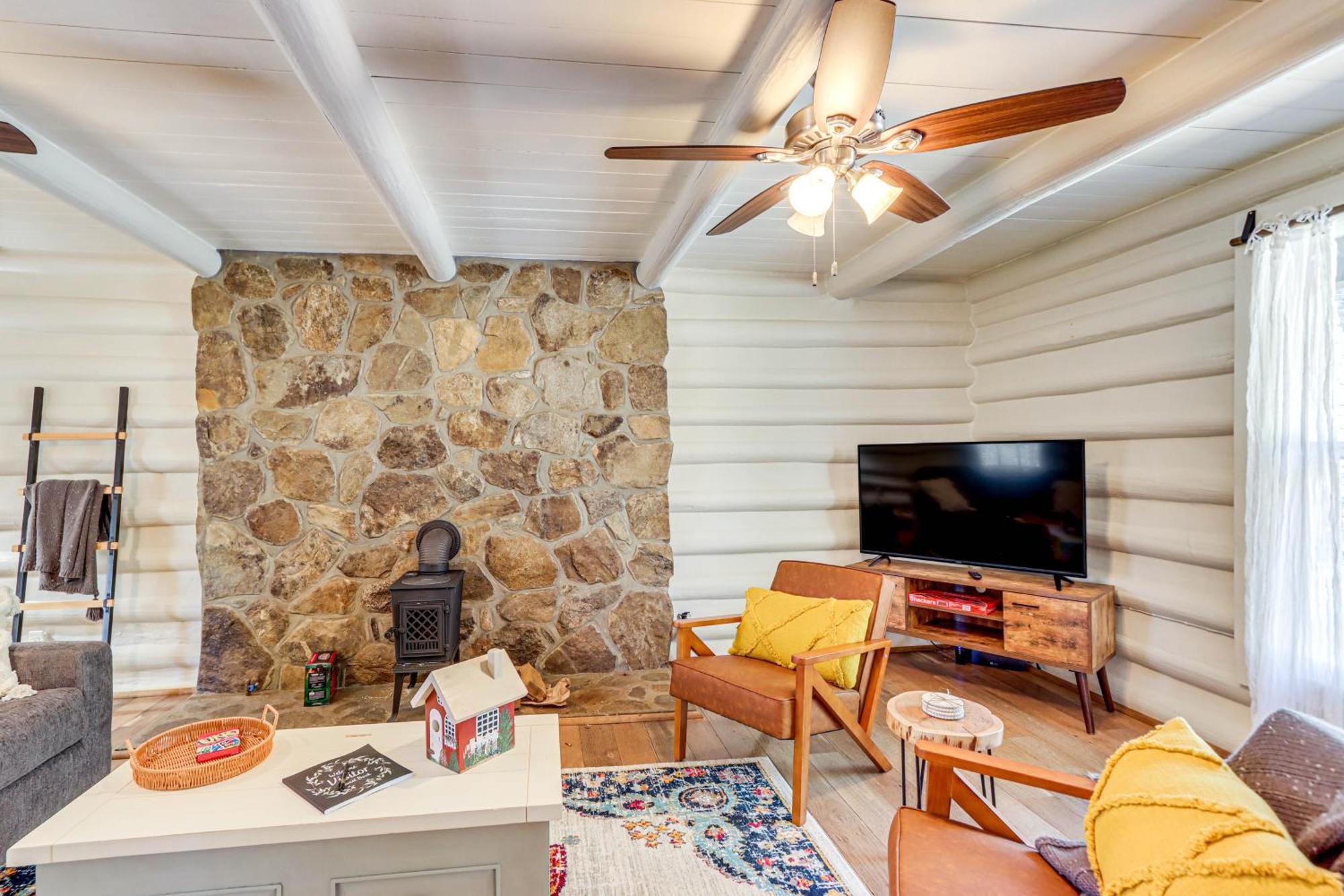 Dog-Friendly Hiawassee Cabin With Decks And Fire Pit! Ngoại thất bức ảnh